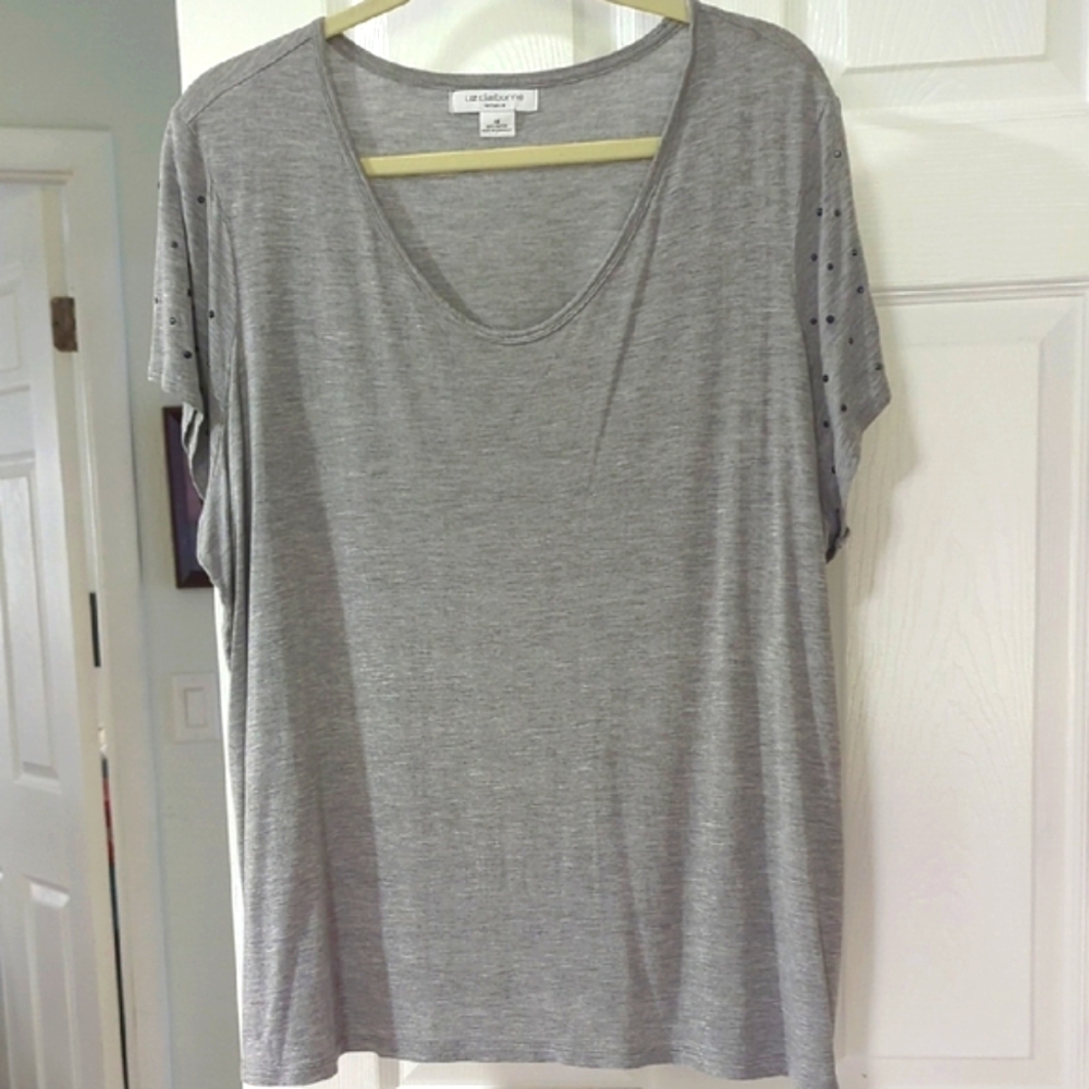 ♥️$5 DEAL Liz Claiborne Grey Top With Black Stone Sleeve Size 1X
